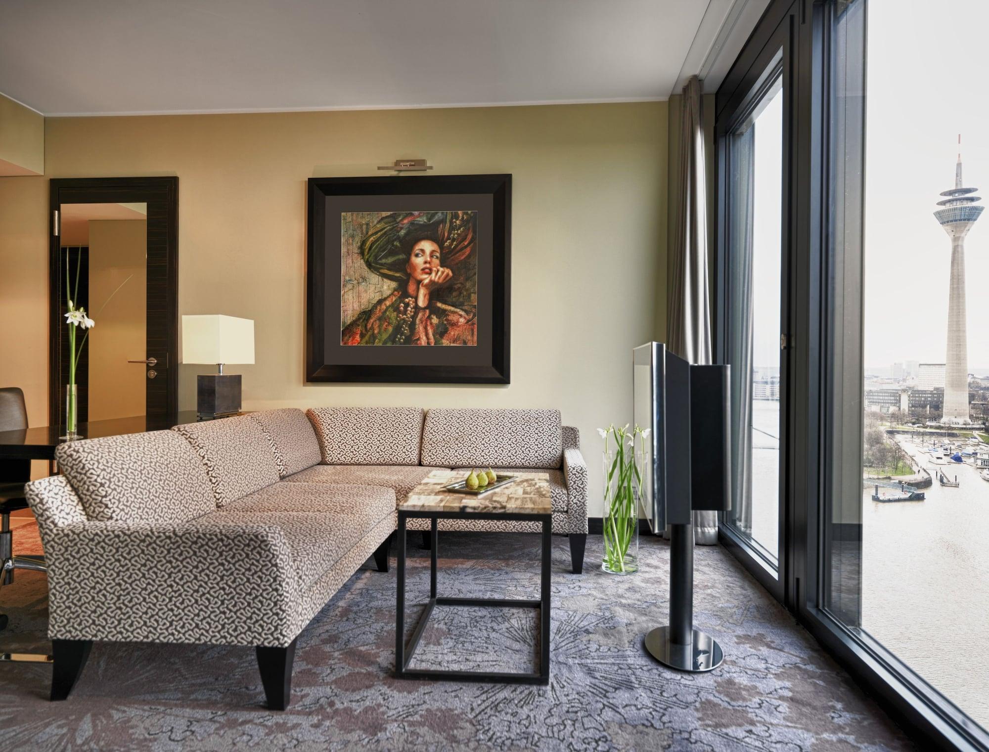 杜塞尔多夫凯悦酒店 外观 照片 A suite at the InterContinental Berlin