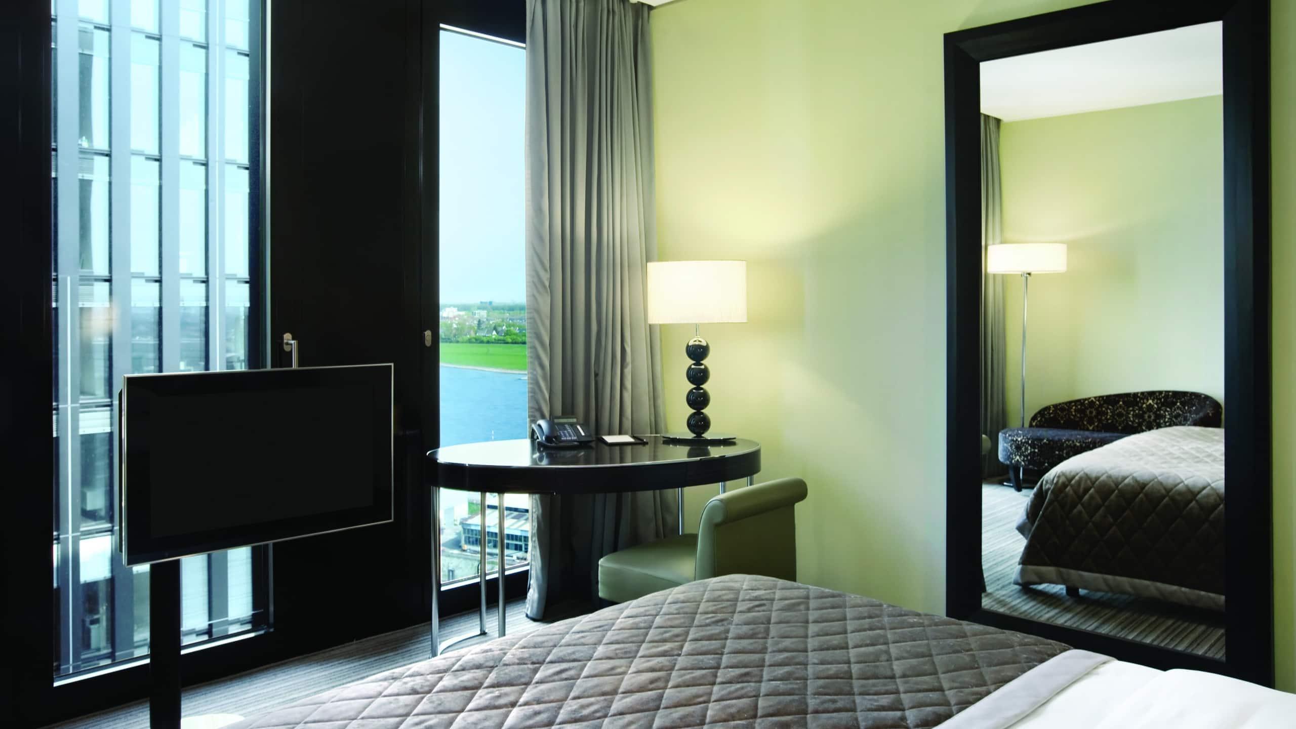 杜塞尔多夫凯悦酒店 外观 照片 A room at the hotel