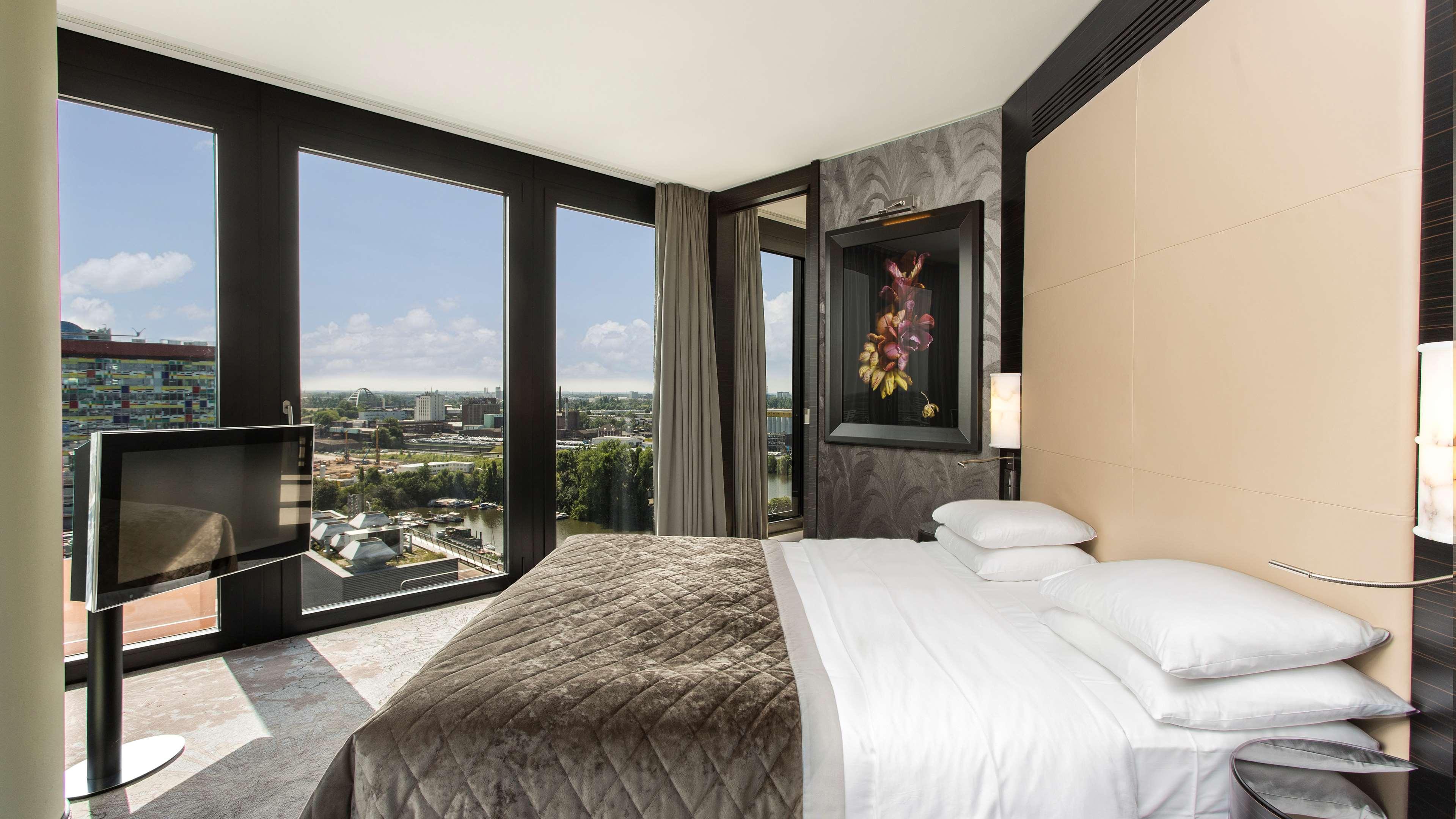 杜塞尔多夫凯悦酒店 外观 照片 A bedroom at the hotel