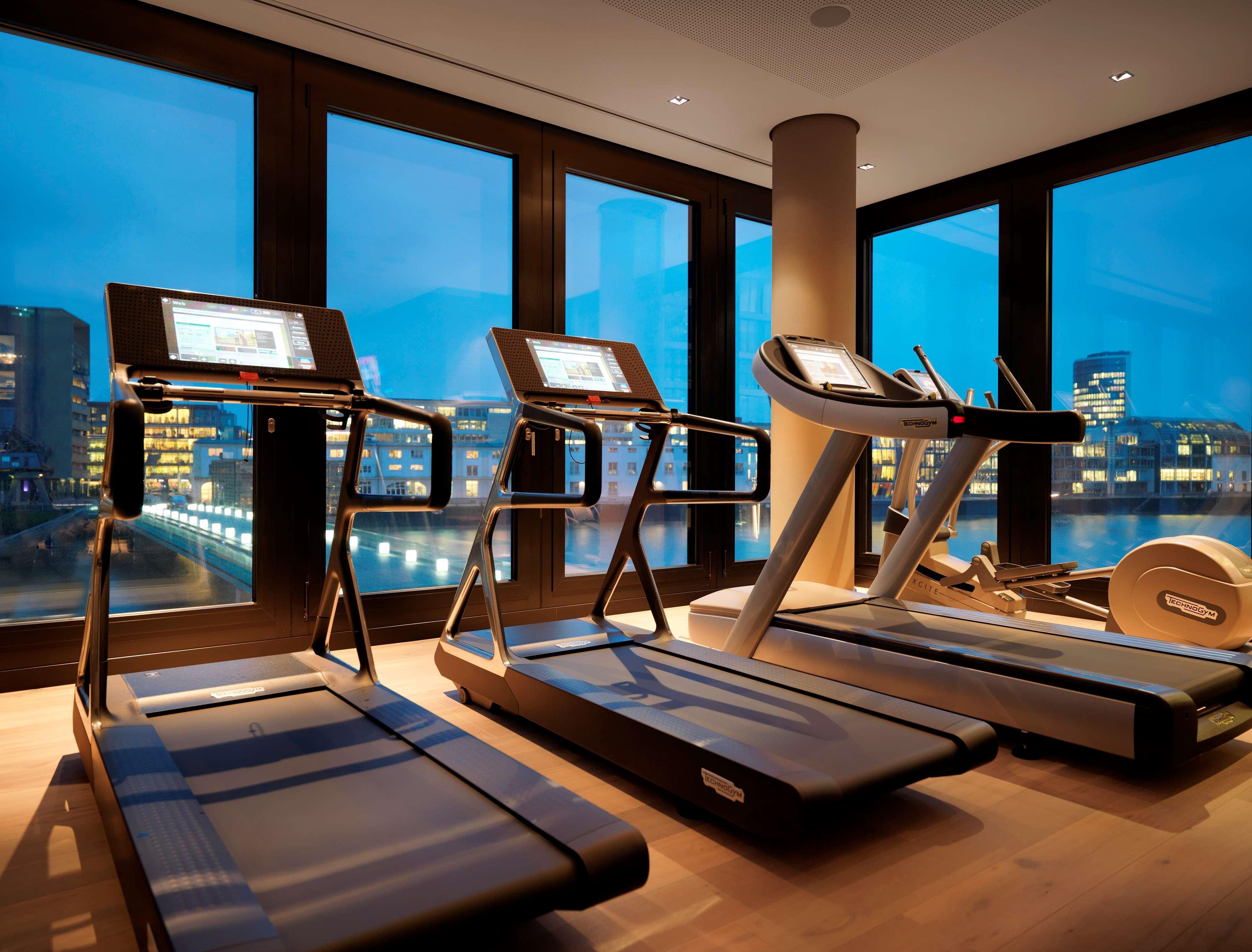 杜塞尔多夫凯悦酒店 外观 照片 The gym at The Landmark, Hong Kong