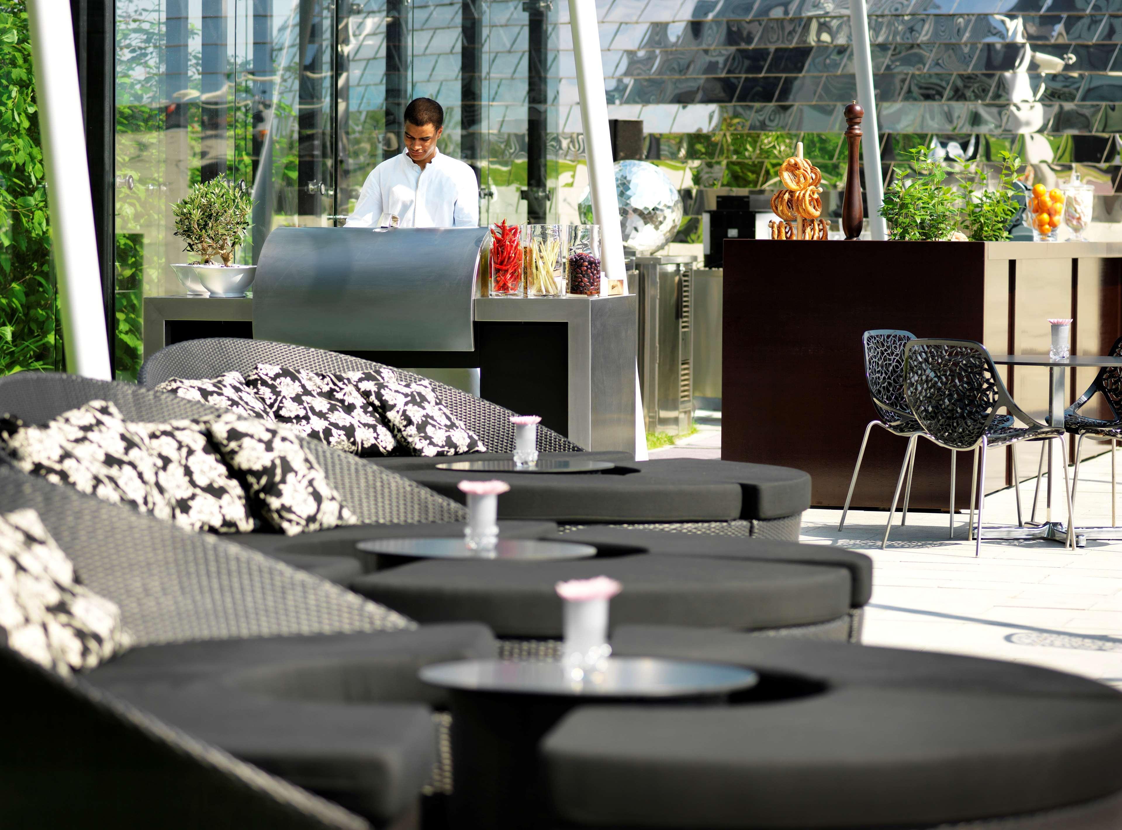 杜塞尔多夫凯悦酒店 外观 照片 The bar at the 10th floor