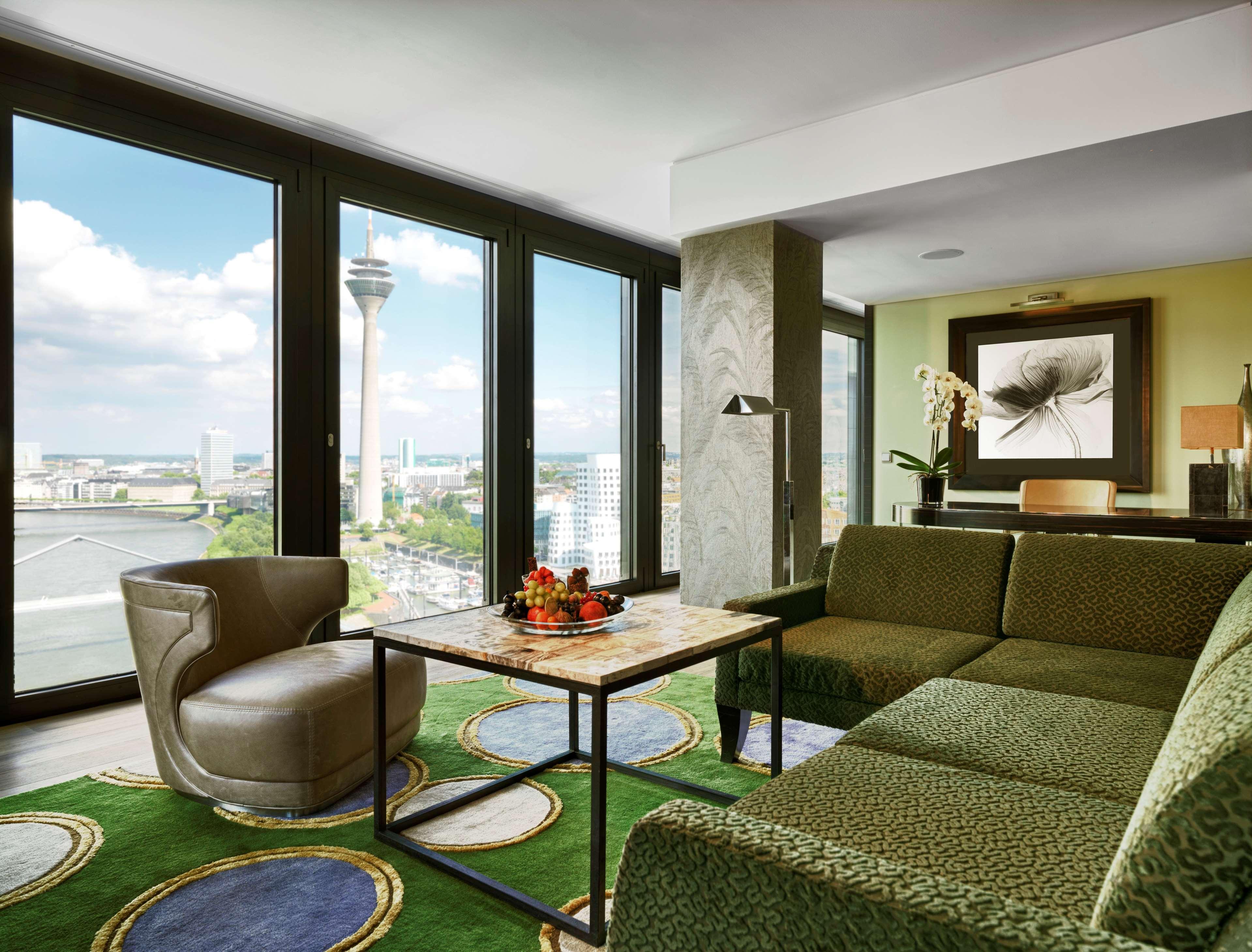杜塞尔多夫凯悦酒店 外观 照片 A suite at the MGM Grand Hotel