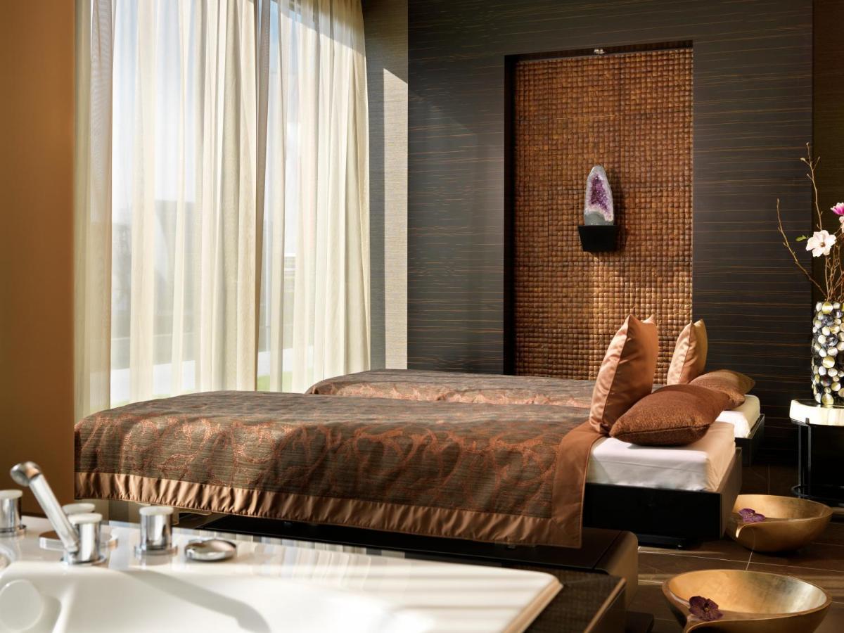 杜塞尔多夫凯悦酒店 外观 照片 A modern bedroom