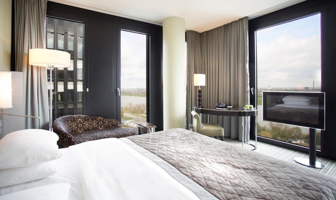 杜塞尔多夫凯悦酒店 外观 照片 A room at the hotel