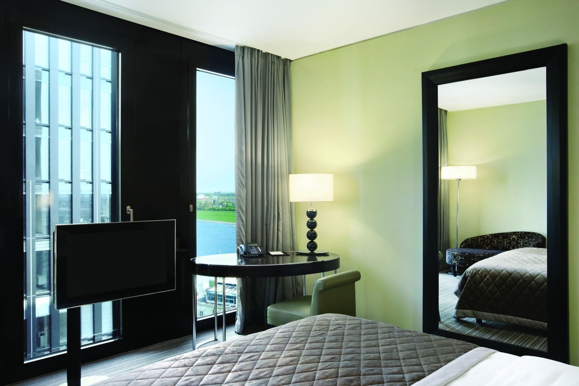 杜塞尔多夫凯悦酒店 外观 照片 A room at the hotel