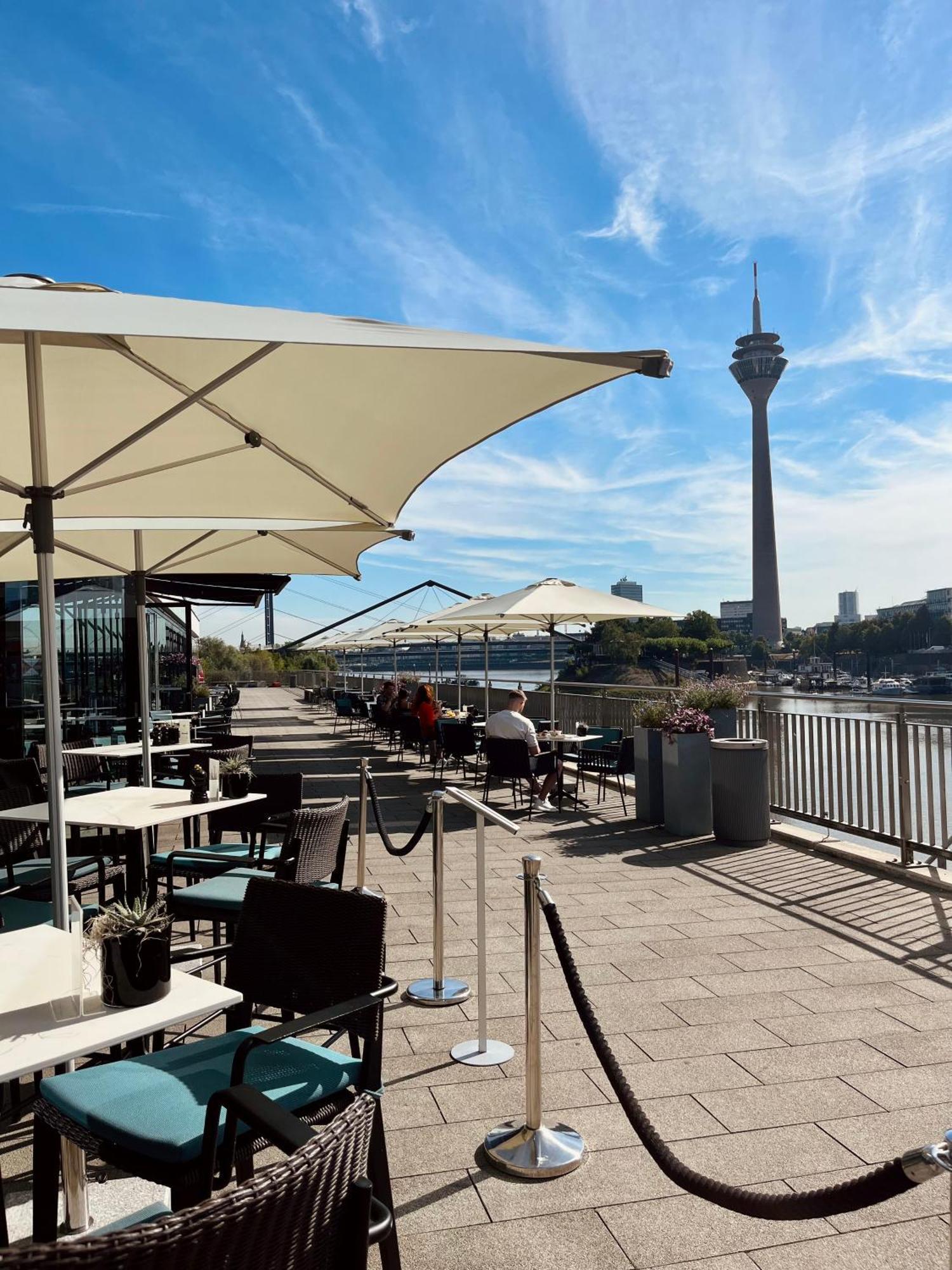 杜塞尔多夫凯悦酒店 外观 照片 Restaurant on the Rhine